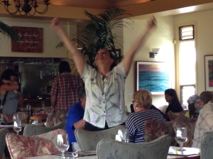 A hula dancing waitress and live Hawaiian music for lunch on a Friday? Yes, please!